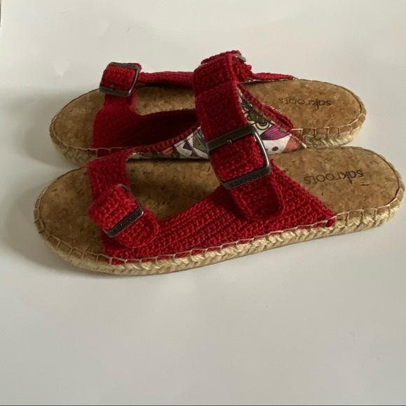 Sakroots Sandals Shoes Women’s Size‎ 9 Red Slip On Open Toe - Picture 1 of 9